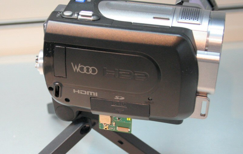 Illustration for article titled KDDI Develops Color, Wireless, E-Paper Display